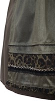 Dirndl Leonie Donker Groen (60cm) - 2dlg. (detail schort)