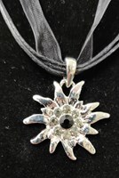 Oktoberfest Ketting Edelweiss Zwart (detail)